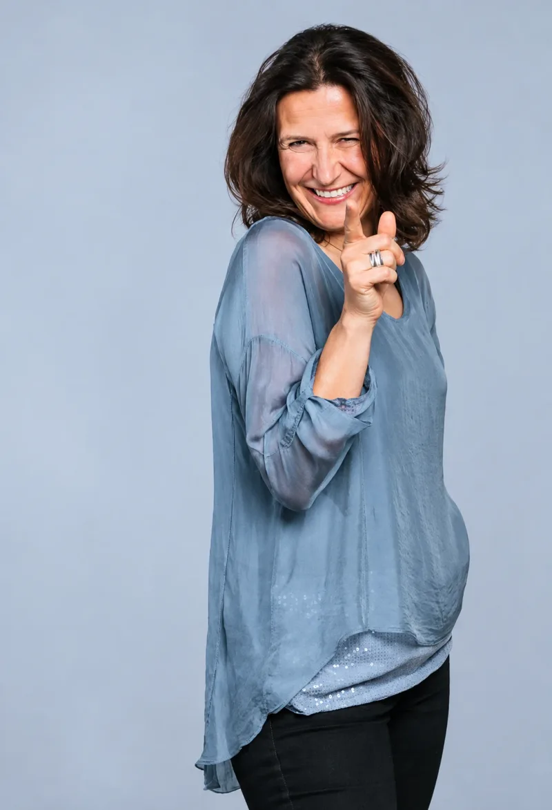 Sabine Kuschel in einer blauen Bluse